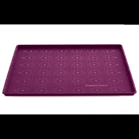 Tupperware SILICONE BAKING SHEET WITH RIM - Picture 2 of 2